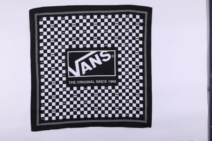赠品-VANS印花方巾
